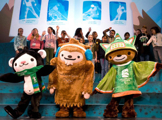 Mascot costumes stage green hat - a stage free wallpaper