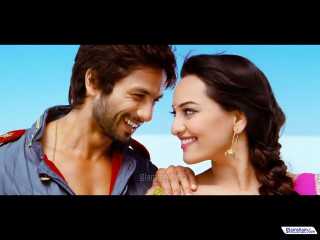 Smiling man woman movie scene - a scene free wallpaper