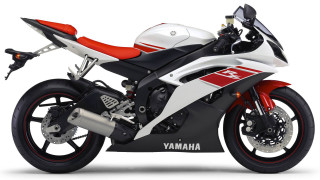 White red motorcycle detailed rendering - a red rim free wallpaper