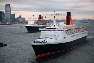 Cruise ships city skyline waterfront - the deck free wallpaper