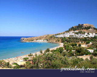 Beach hill ocean boats water - a hill in the background free wallpaper
