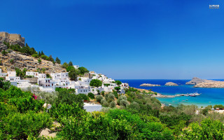 Village hill ocean beach boats - the ocean and a beach free wallpaper