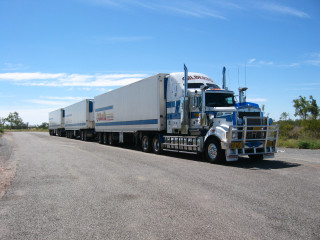 Semi truck front view daytime - front view free wallpaper