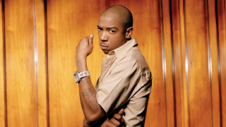 Man watch wooden wall background - a wooden wall behind free wallpaper