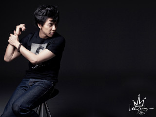 Man sitting chair arms crossed 4 - arthur pan free wallpaper for desktop