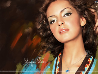 Woman necklace posing colorful background - photorealistic portrait free wallpaper