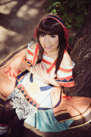 Woman costume bench tree smile - a bench next free wallpaper