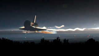 Space shuttle takeoff night smoke - a space shuttle free wallpaper