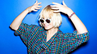 Blonde woman sunglasses blue background - pop art free wallpaper