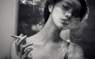Woman smoking cigarette black white 5 - a veil free wallpaper