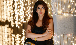 Woman wall lights curtain black - movie still frame free wallpaper for desktop