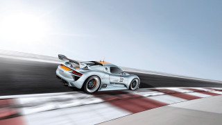 White sports car race track 17 - pearlescent free wallpaper
