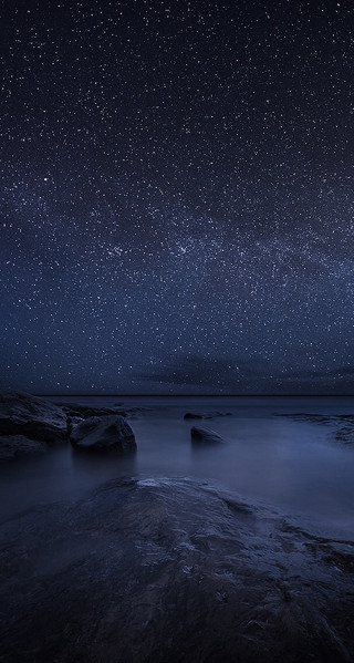 Night sky stars water rocks 2 - free sky wallpaper for mobile