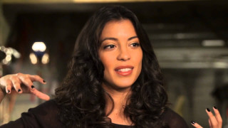 Woman long black hair pointing - amelia peláez free wallpaper