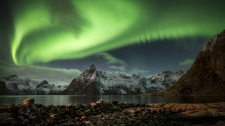 Green white aurora borealis mountain - aurora free wallpaper