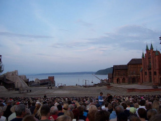 Crowd performance lake building foreground - stage free wallpaper for desktop