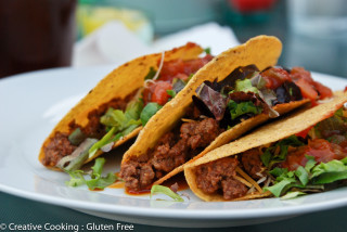 Three tacos plate lettuce tomato - a glass of water free wallpaper