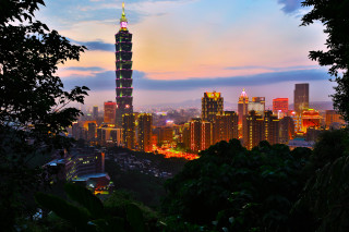 City skyline tall tower dusk - dong yuan free wallpaper