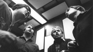 Group men room mirrors pointing - one man free wallpaper