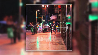 Blurry city street night people - cinematic free wallpaper