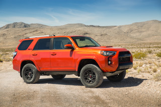 Bright orange toyota truck desert - the desert free wallpaper
