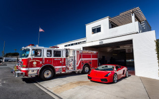 Fire truck fire station red - a white building free wallpaper