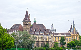 Large building tower clock water 4 - side next free wallpaper