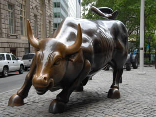 Bull statue brick sidewalk city 2 - symmetric free wallpaper