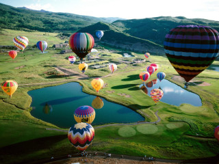 Hot air balloons lake mountains 9 - christo free wallpaper for desktop