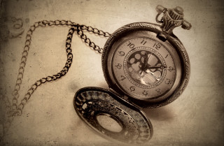 Pocket watch chain table clock - a pocket watch free wallpaper
