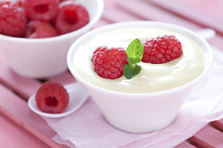 Yogurt raspberries bowl background delicious - raspberry free wallpaper for desktop