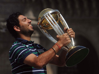 Man holding trophy smiling looking - bholekar srihari free wallpaper