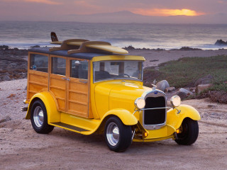 Yellow car beach ocean sunset - a yellow car free wallpaper