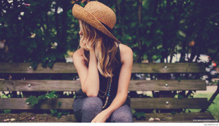 Woman bench hat jeans black - woman free wallpaper for desktop