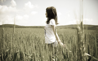 Girl field grass sky hands - her pocket free wallpaper