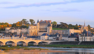 Castle bridge river city bridge - a river below free wallpaper