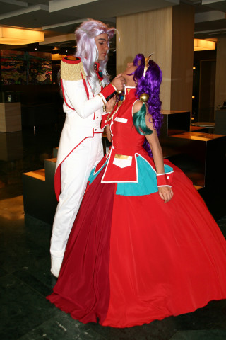 Man woman costume lobby large - a large window free wallpaper for mobile