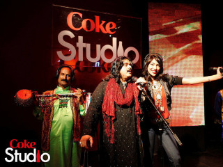 Three people stage microphone coke - three person free wallpaper