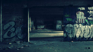 Graffiti wall dark room open - atmosphere free wallpaper for desktop