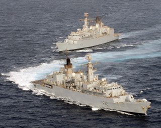 Two ships ocean large small 3 - larger free wallpaper