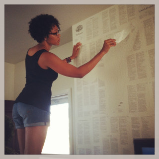 Woman paper wall words window 2 - a window free wallpaper for tablet