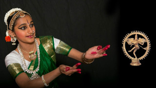 Woman green white outfit gold - a black background behind her free wallpaper