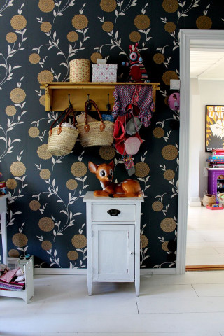 Small white cabinet flower pattern - a room next free wallpaper