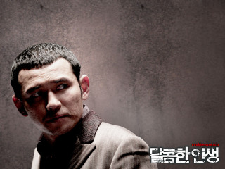 Serious man blackwhite poster gradient - a white wall behind free wallpaper