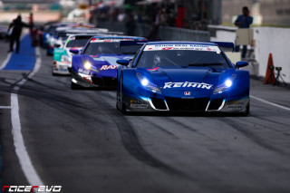 Race track cars sidelines crowd - people watching free wallpaper for desktop