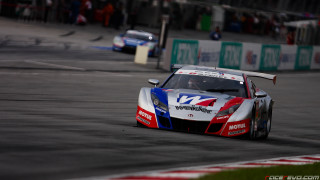 Racing car track crowd watching - a crowd watching free wallpaper