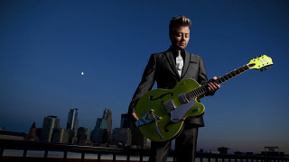 Man suit green guitar city - billie waters free wallpaper