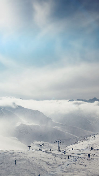 Ski slope skiers mountain clouds - arabesque free wallpaper for mobile