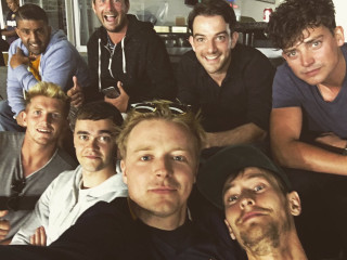 Men sitting room wall beard - a wall behind them free wallpaper