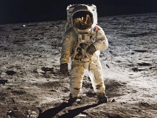 Astronaut walking moon helmet hand - alan bean free wallpaper for desktop